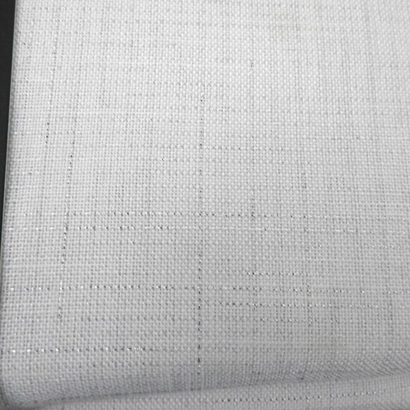 NWT Oblong Polyester Tablecloth White Silver Thread Deluxe 84" Any Occasion - Picture 4 of 8